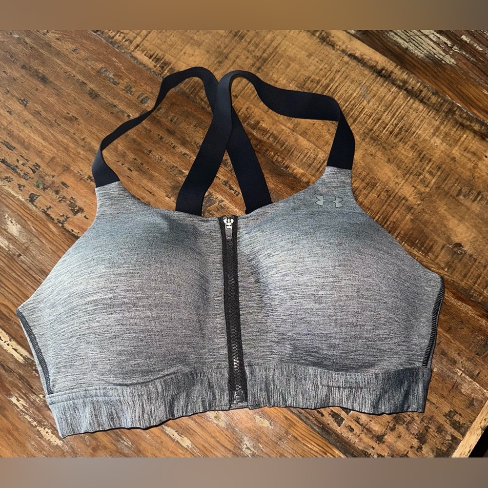 Under Armour Gray Sports Bra 36C in Excellent Condition